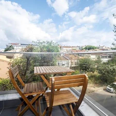 Modern And Central Flat With Balcony In Maltepe *