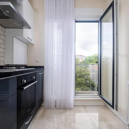 Modern And Central Flat With Balcony In Maltepe Κωνσταντινούπολη